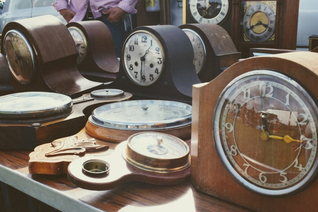 《孫子兵法》聽談判大師講解這本古代經典兵法 3 wooden analog mantle clock lot