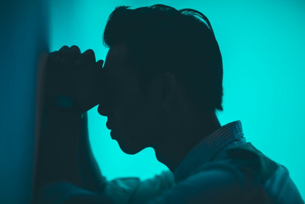 《你就是困住自己的那座山》讀後心得:自我控制的四個方法 2 men's white dress shirt